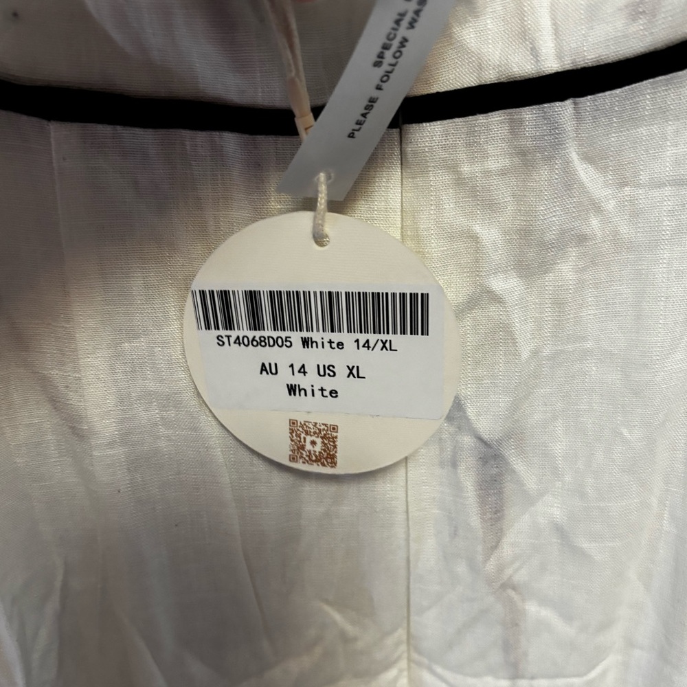 NWT Selfie Leslie White Maxi Dress with Black Piping - Picture 7 of 7